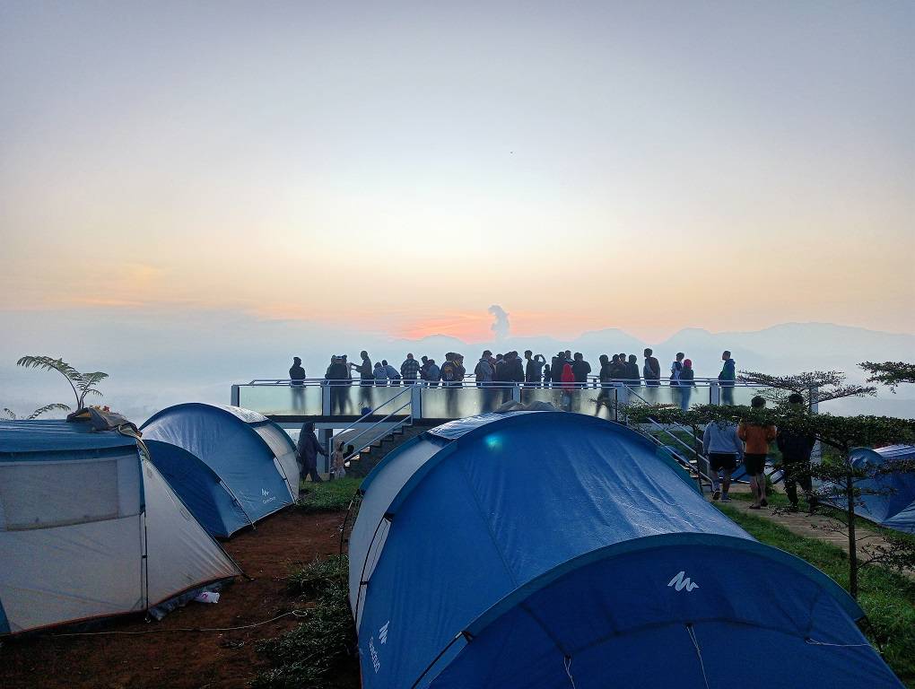 Taman Langit Pengalengan menjadi salah satu spot untuk menikmati sunrise di Bandung