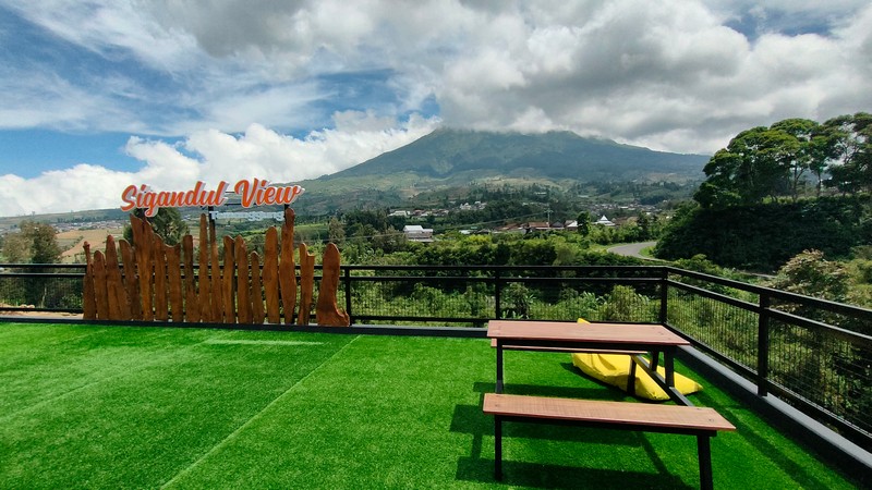 Sigandul View Temanggung menawarkan panorama pegunungan yang indah