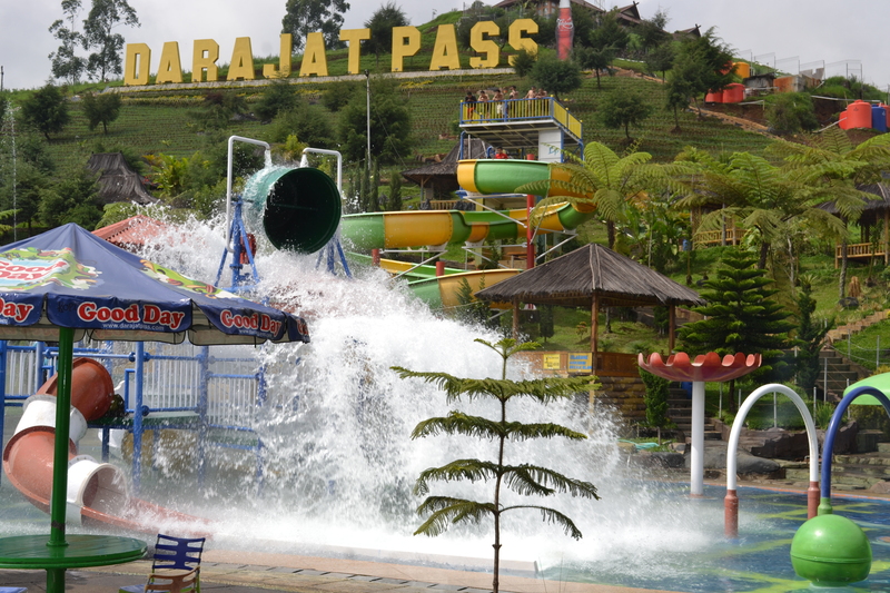 Pemandian air panas Darajat Pass yang menjadi salah satu destinasi wisata favorit di Garut