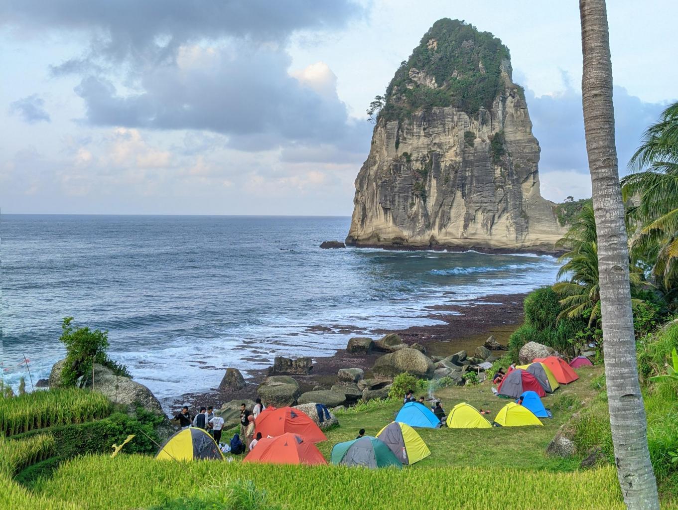 Pantai Pangasan Pacitan